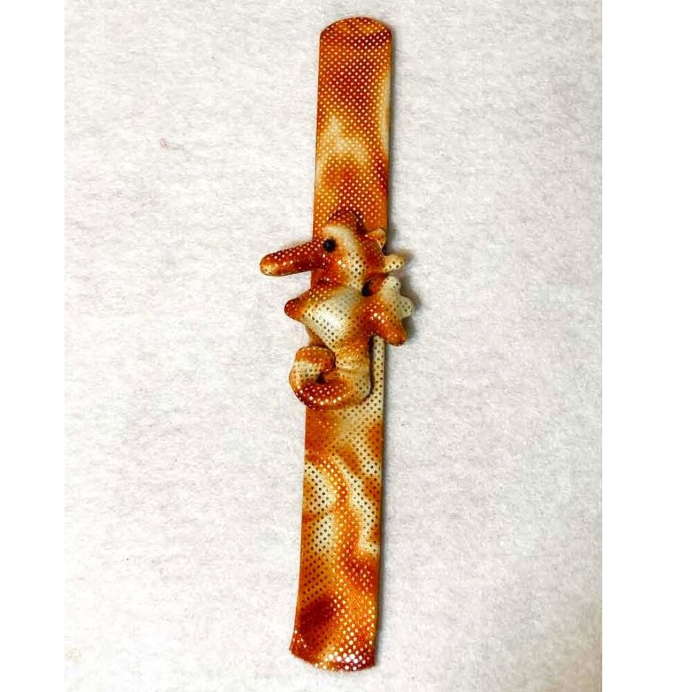 PUFFY SPARKLE SEAHORSE SLAP BRACELET